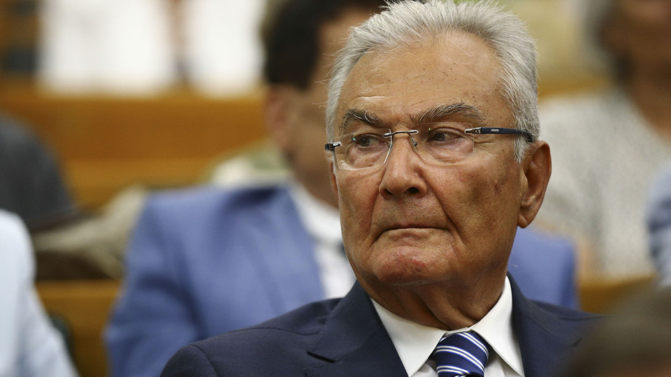 Deniz Baykal kimdir?