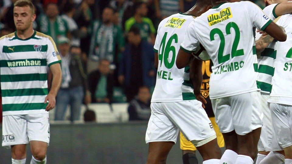 Bursa'da 4 gol, 1 kırmızı kart!