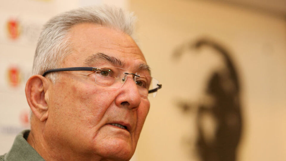 Özgür Özel: Baykal'ın hayatını kaybettiği haberleri doğru değil