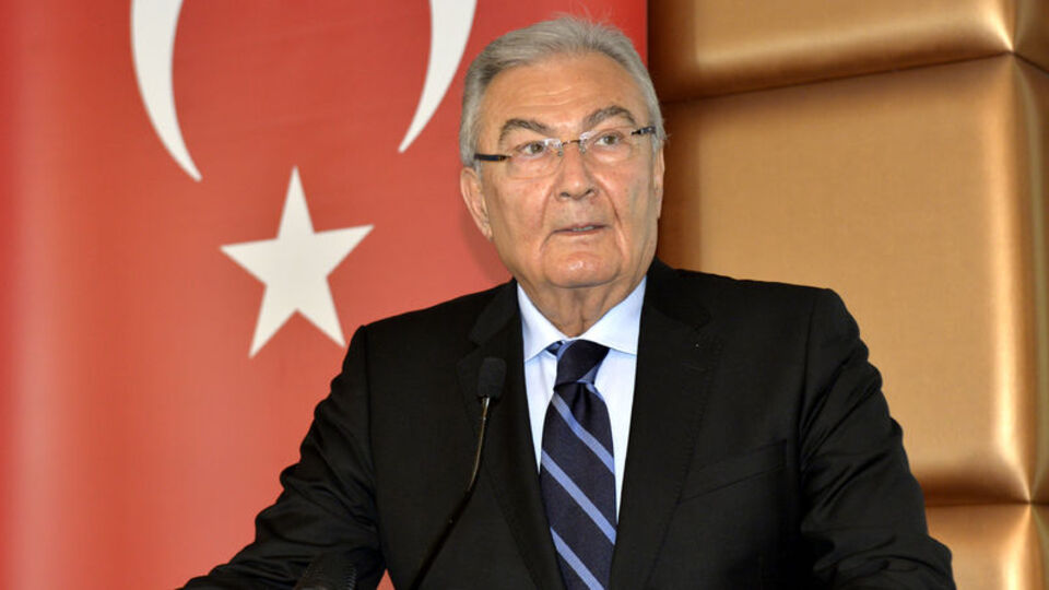 Deniz Baykal kimdir?