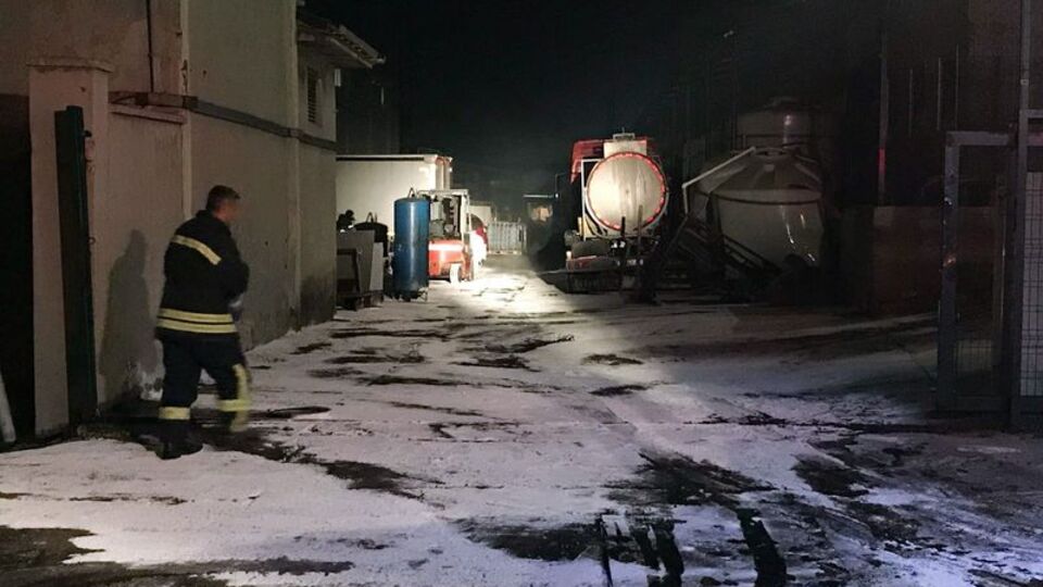 Asit tankı devrildi: 9 yaralı