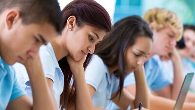 İtalya'da lise öğrencilerine yalan haberlere karşı eğitim verilecek