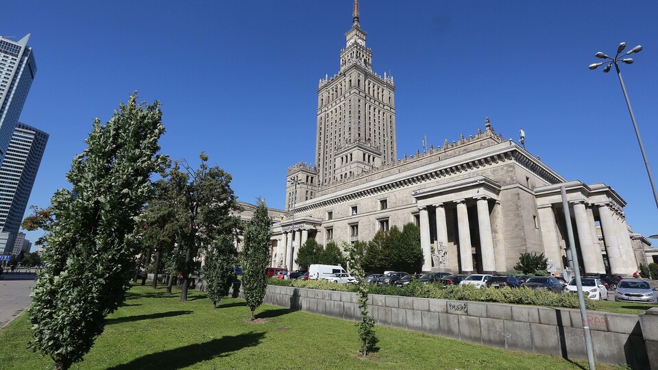 Varşova'da hükümet karşıtı bir kişi kendini ateşe verdi!
