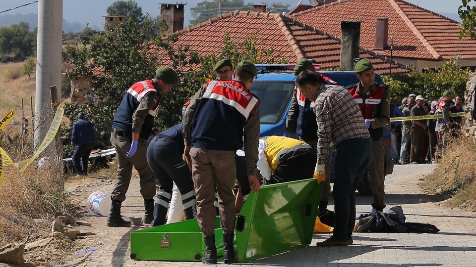 Muğla'da şok olay! Yoldan geçen vatandaşı evin balkonundan vurdu