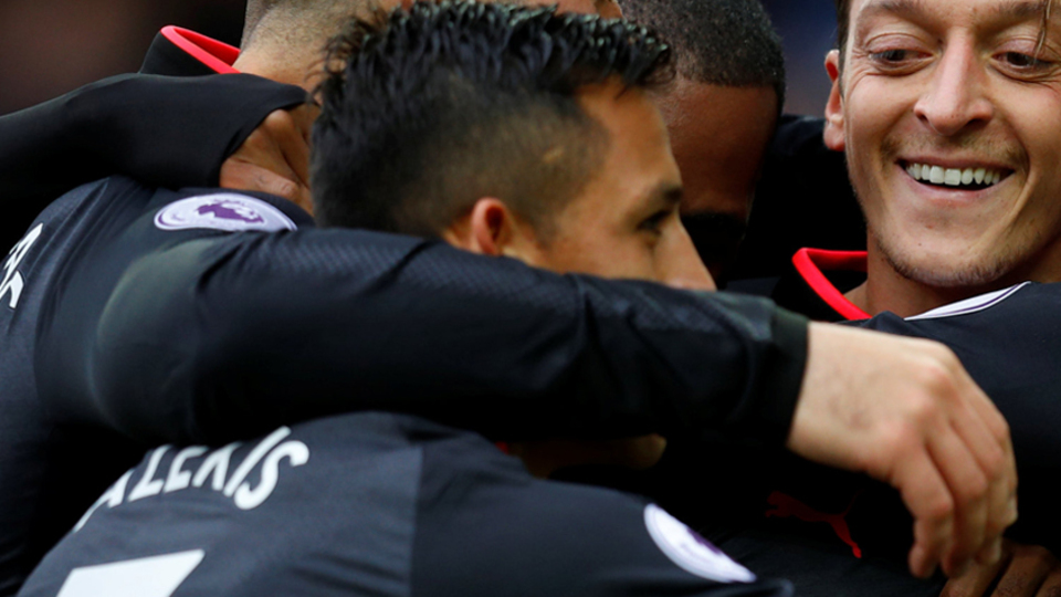 Arsenal, Mesut'la coştu!