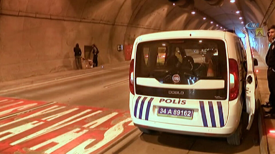 Yer: Bomonti - Dolmabahçe Tüneli... Sürücüler bakakaldı