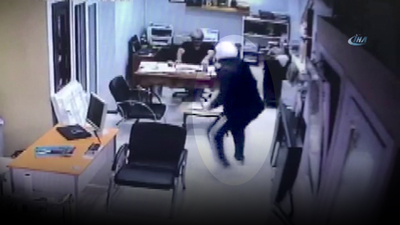 Kadıköy'de kasklı saldırgan dehşeti!