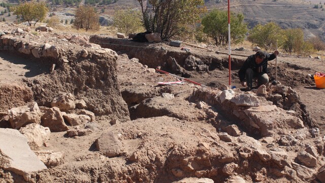 Harput Kalesi'nde 3000 yıllık eserler gün yüzüne çıkarıldı