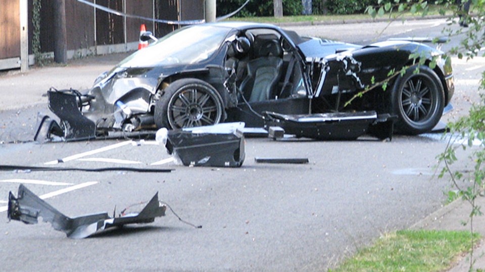Türünün tek örneği: 6 milyon TL değerindeki araba kaza yaptı!