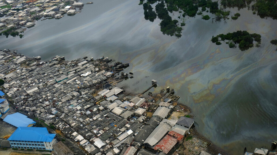 Nijerya'da Alman yük gemisi mürettebatıyla beraber kaçırıldı