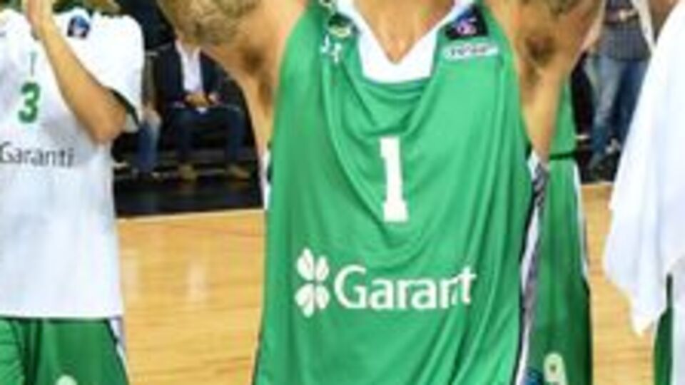 Darüşşafaka evinde kazandı