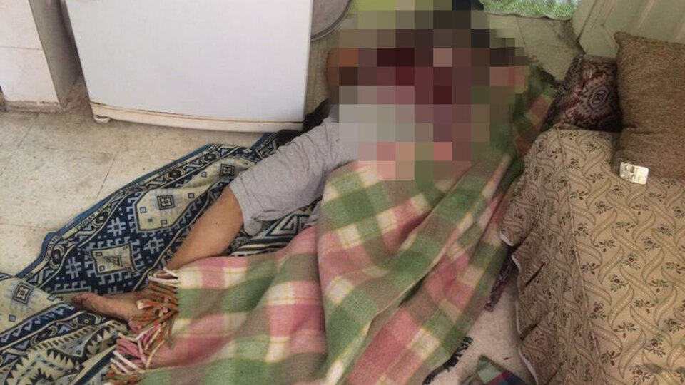 Evinde sırtından bıçaklanarak öldürüldü!