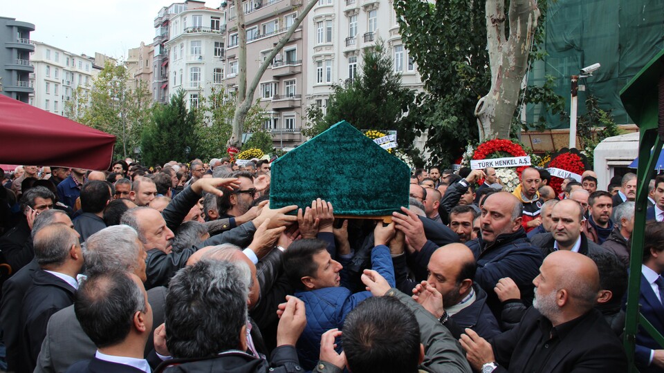 Ünlü iş adamı son yolculuğuna uğurlandı