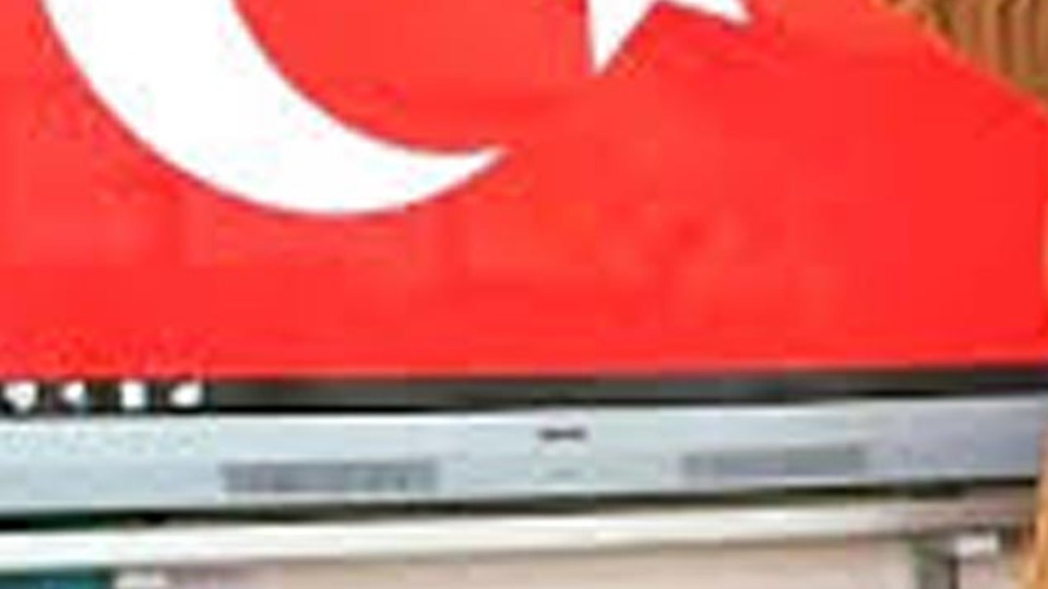 Bozkurt işaretli fotoğrafını paylaşan öğretmenin işine son verildi