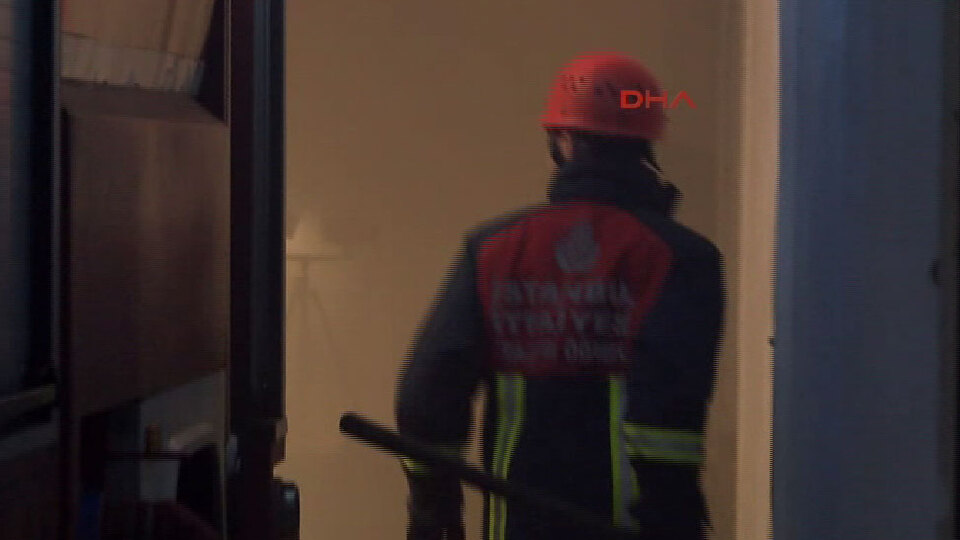 İkitelli'de kağıt deposunda yangın!