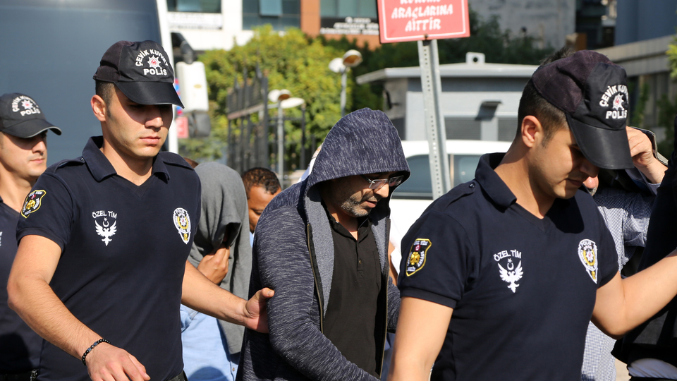 Emlak dolandırıcılığı şebekesi çökertildi: 28 gözaltı