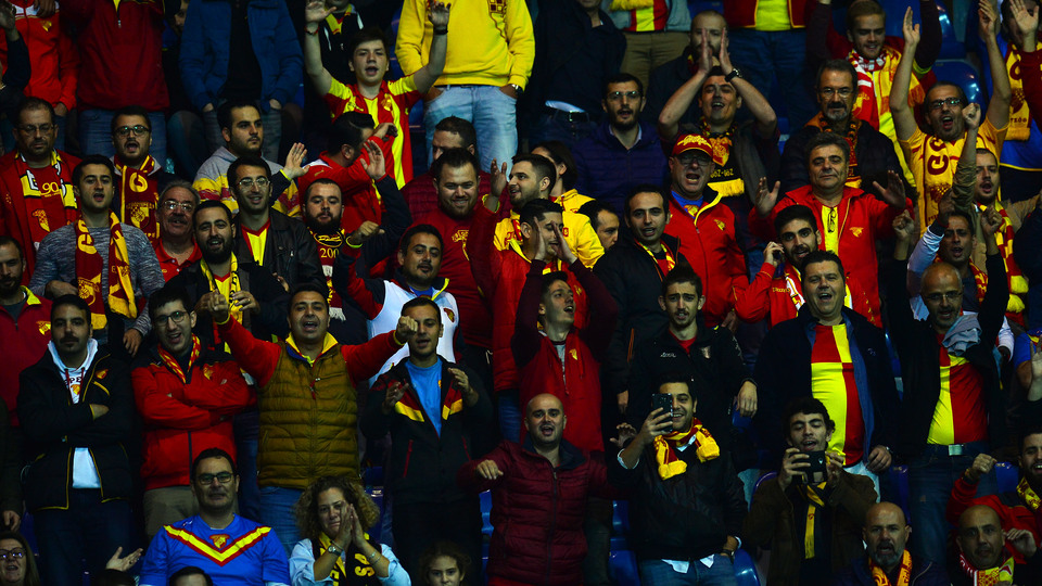 Tribünde dostluk rüzgarı