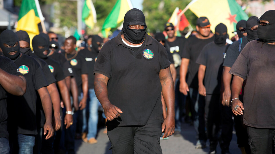 Macron 'Noel Baba değilim!' dedi, ortalık karıştı!