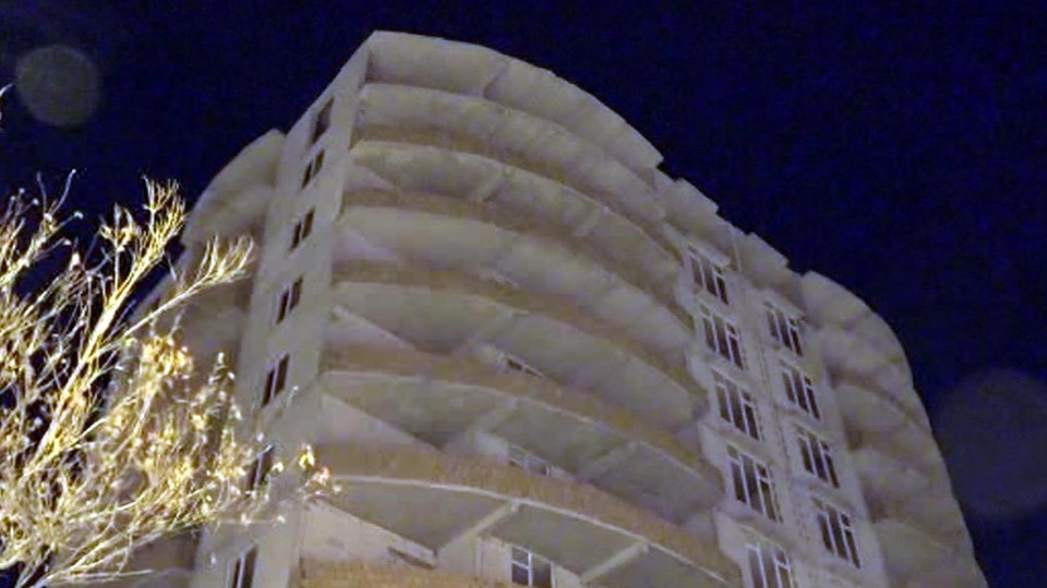 Annesinden helallik isteyip, 8'inci kattan atladı