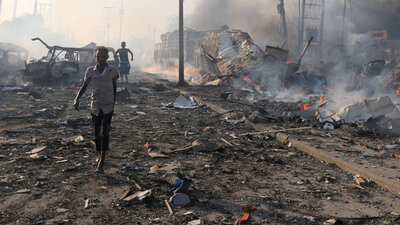 Somali'de iki büyük patlama birden!