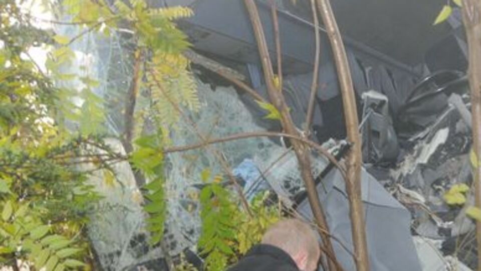 Yolcu otobüsüyle kamyon çarpıştı! Çok sayıda yaralı var