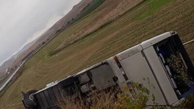 Beypazarı'nda işçi servisi devrildi: 28 yaralı