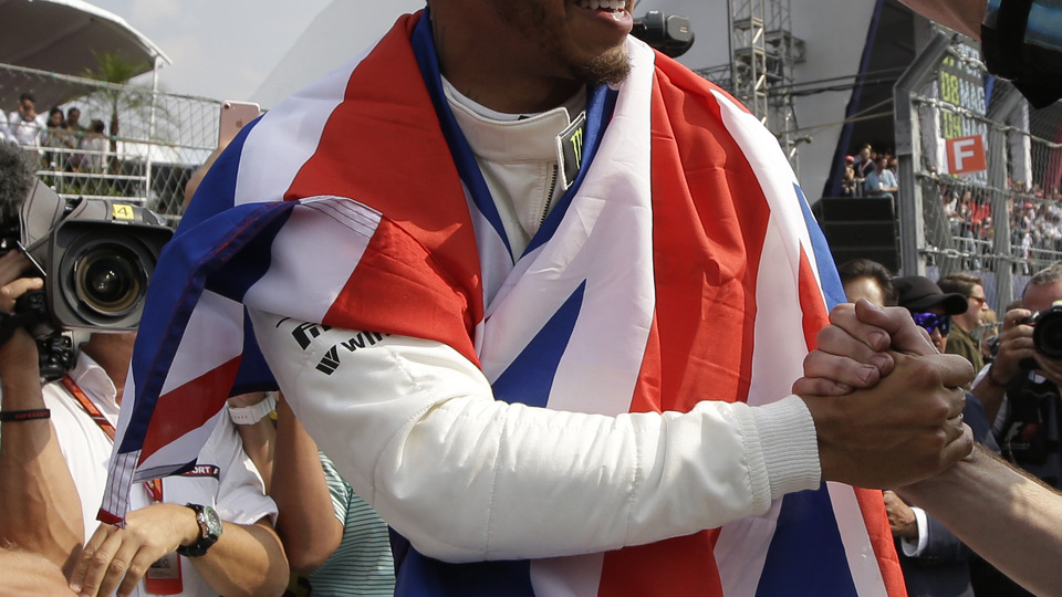 Ve şampiyon Hamilton!