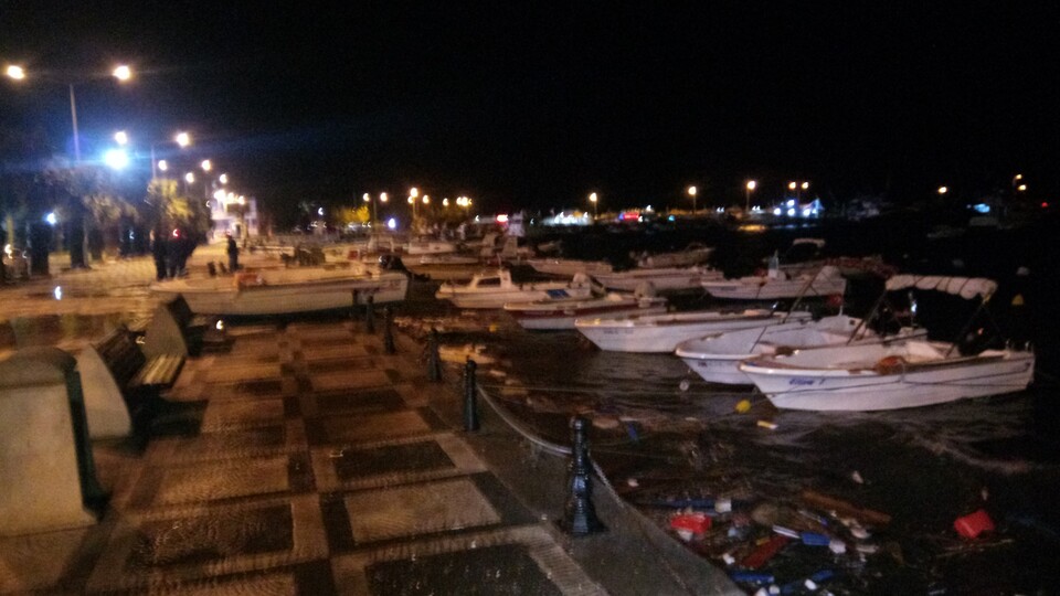 Fırtına Silivri'de kayıkları batırdı