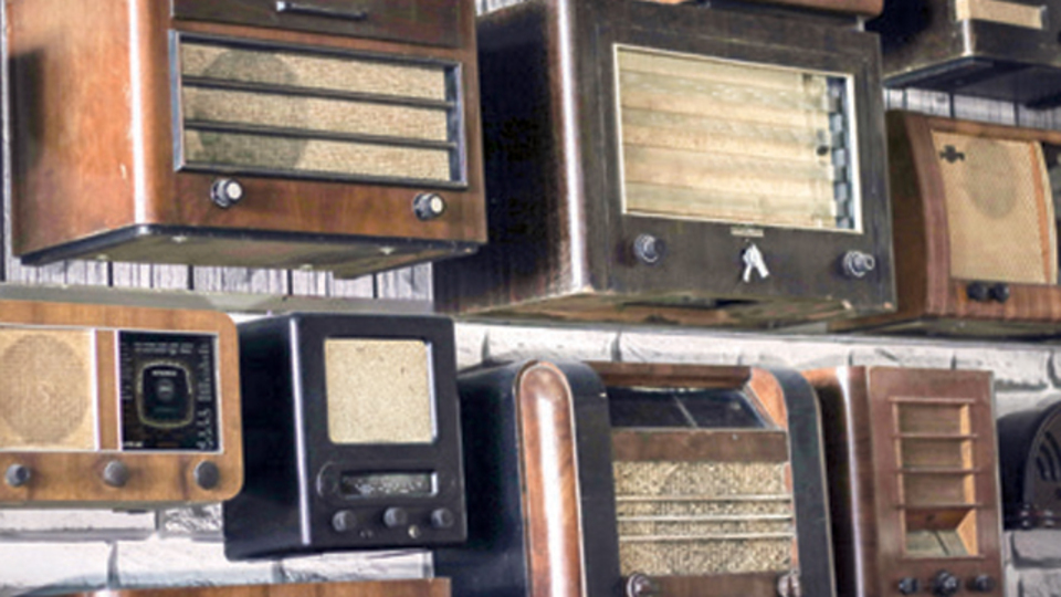 37 yılda 500 radyo topladı