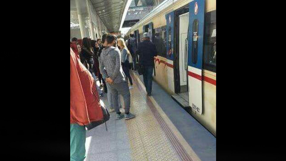 İZBAN treninde arıza! Yolcular tahliye edildi