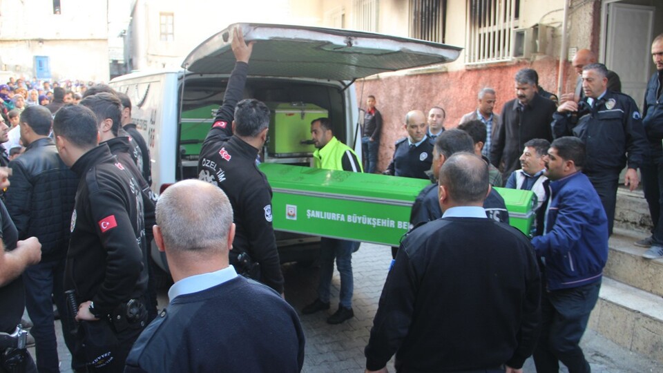 Açık bıraktığı ütü canından etti