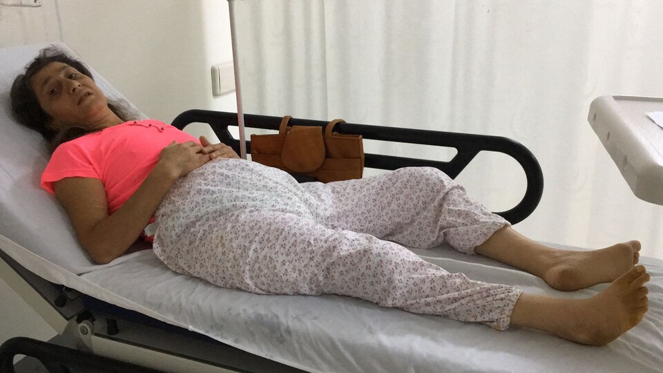 Bir gün önce bacağına 30 dikiş atılan kadın ertesi gün taburcu edildi