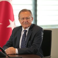 Edip Uğur gözyaşları içinde partiden ve belediye başkanlığından istifa etti