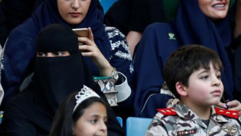 Suudi kadınlara stadyuma girme hakkı tanınacak!