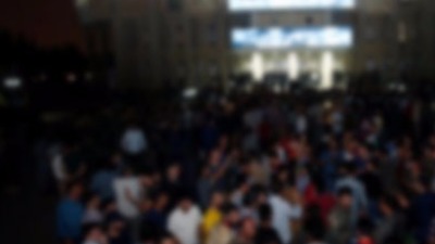 KYB ve Goran partilerinin binaları ateşe verildi