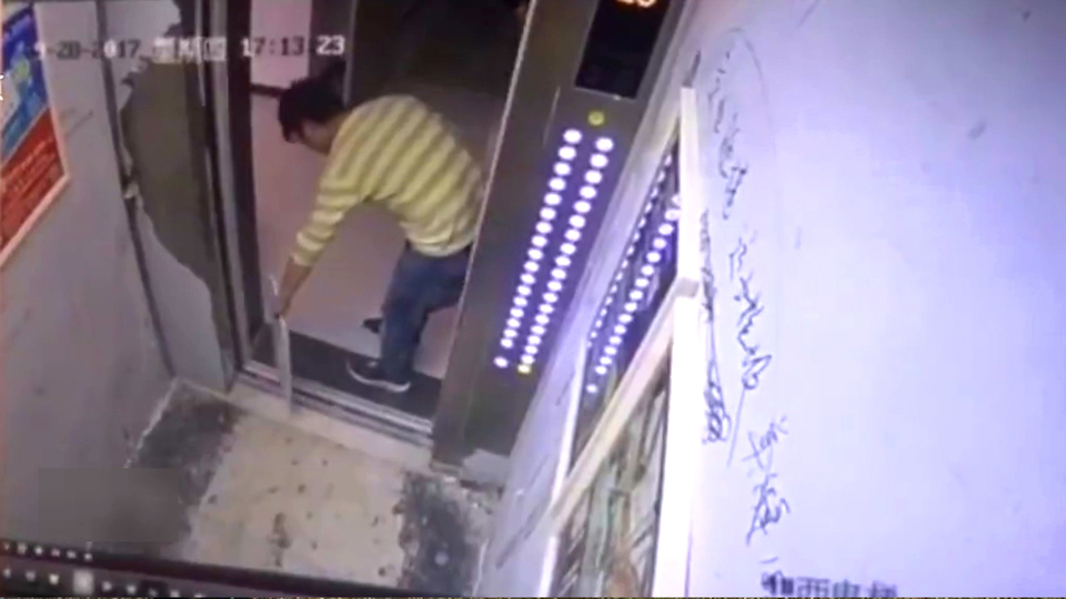 Asansörü durdurma düşüncesi pahalıya mal oldu!