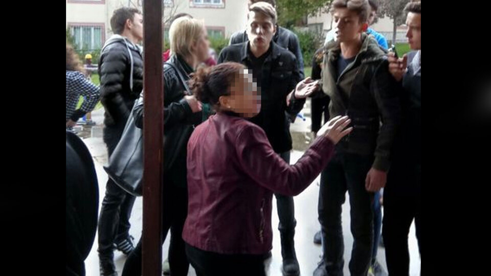 'Kediye neden ekmek vermedin?' kavgası! Yaralılar var