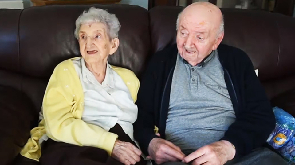 80 yaşındaki oğlu için 98 yaşında huzurevine taşındı!