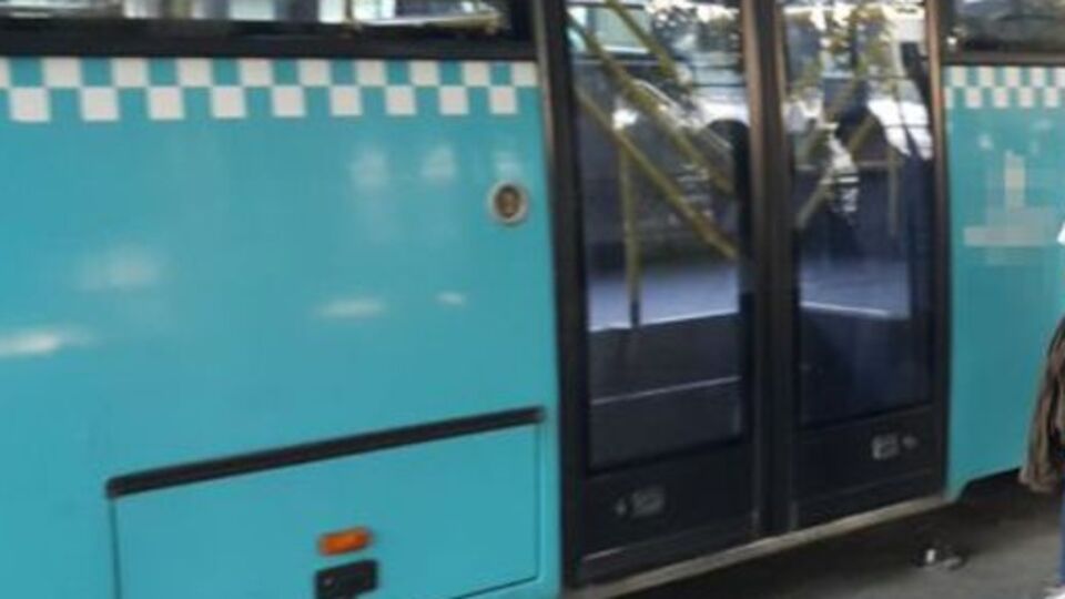 Halk otobüsü şoförü, 'Özel arabam' deyip kadın yolcuyu indirmek istedi