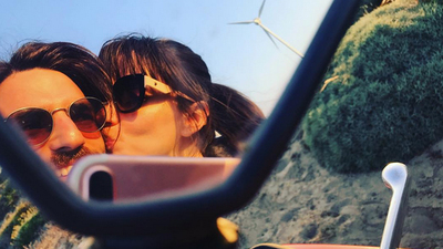 Özge Gürel'den 169 bin beğeni alan öpücük!