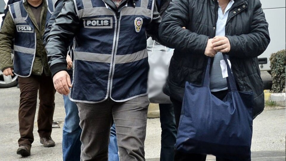 FETÖ'nün 'Brad Pitt'ine katalogla kadın aranmış!