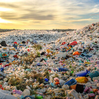 Hayatımızı ele geçiren tehlike! Dünya hızla yasaklıyor!