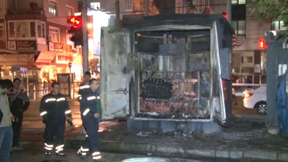 Bahçelievler'de patlayan trafo, paniğe neden oldu