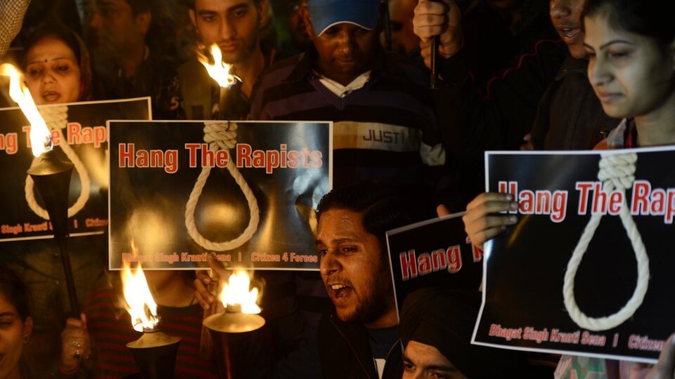 Hindistan'da 10 yaşındaki yeğenlerine tecavüzden suçlu bulunan iki amcaya ömür boyu hapis