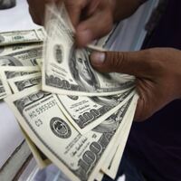 Dolar kritik veriler öncesinde dalgalı