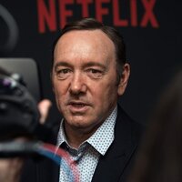 House of Cards ekibinden 8 kişi de Kevin Spacey'yi tacizle suçladı