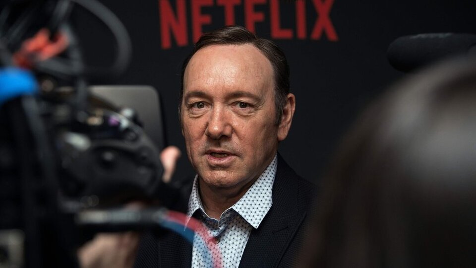 House of Cards ekibinden 8 kişi de Kevin Spacey'yi tacizle suçladı