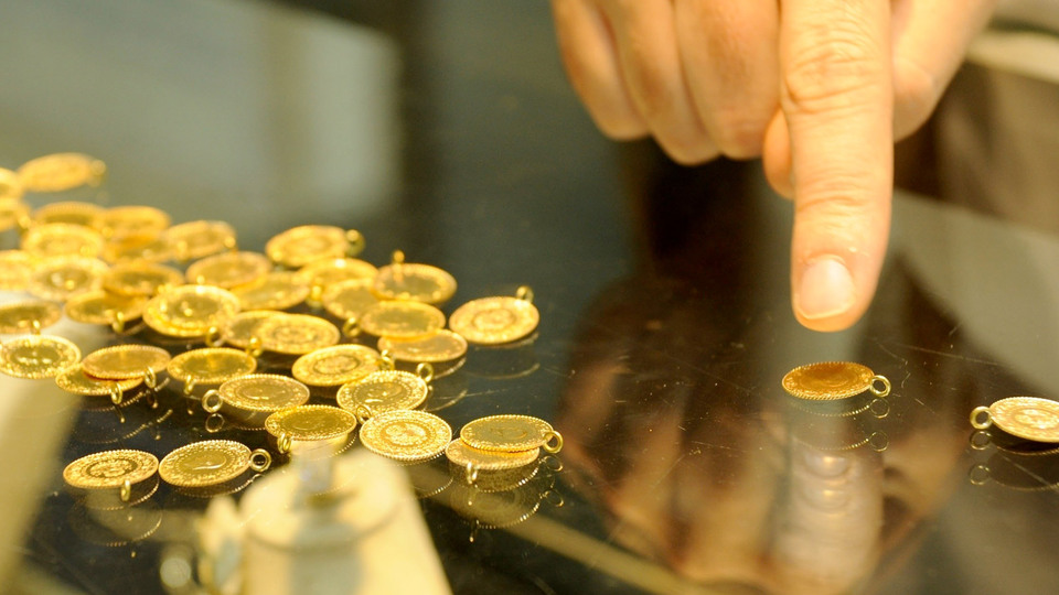 Altında günün ilk rakamları