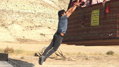 Burak Özçivit bu sahnede dublör kullanmadı!