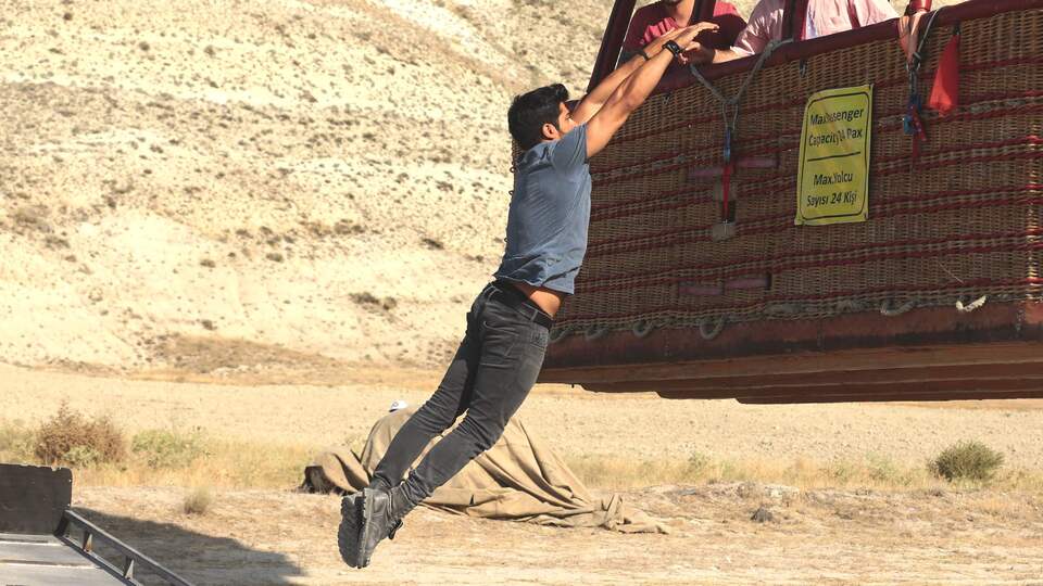 Burak Özçivit bu sahnede dublör kullanmadı!